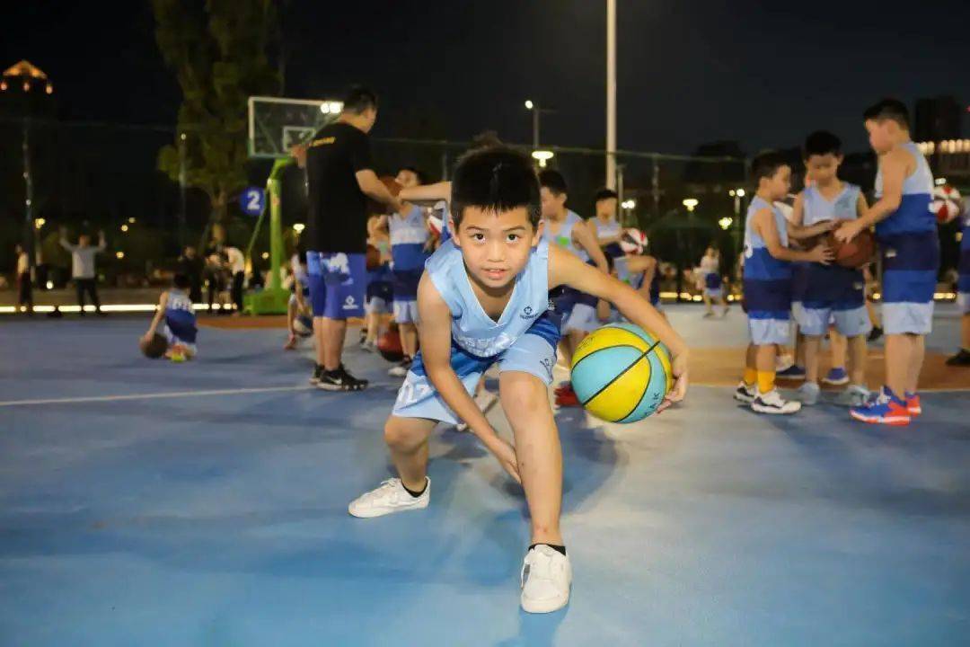  篮球训练营培育未来希望之星