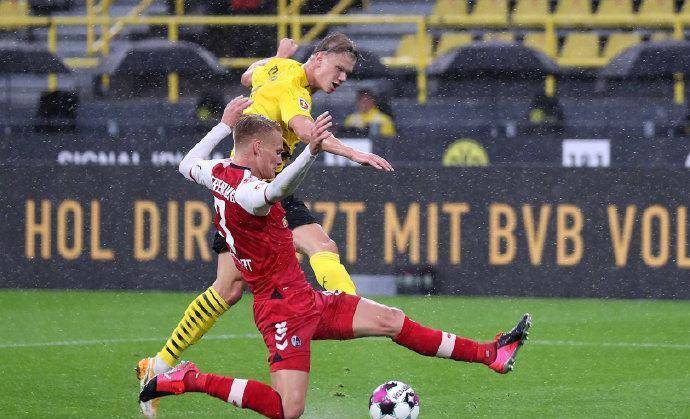  哈兰德帽子戏法助球队晋级决赛