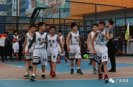  青少年篮球联赛开幕，青春风暴席卷赛场