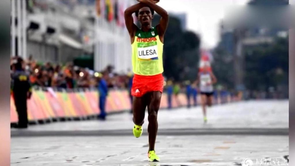  施瓦茨曼马拉松大战，里约公开赛惊险夺冠