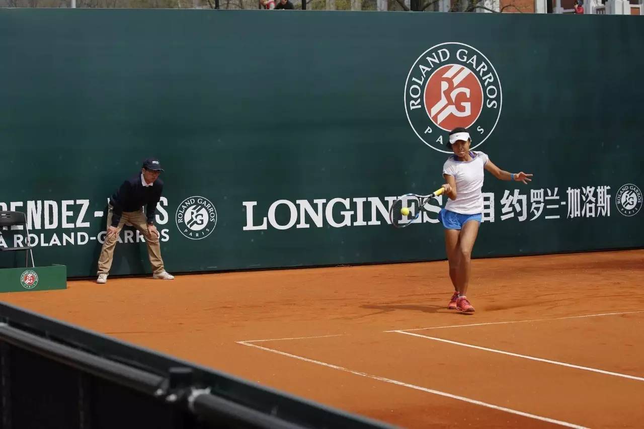  法网青少年组黑马突围，本土小将首夺桂冠