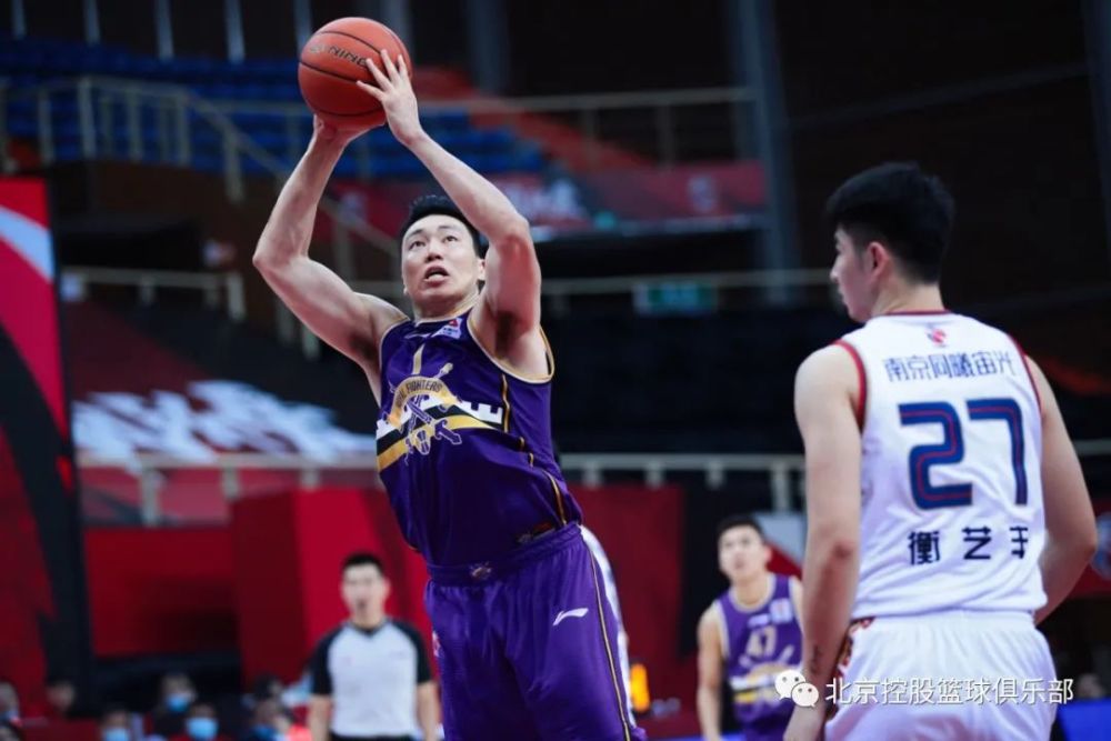  王哲林双二十加冕福建擒下南京同曦